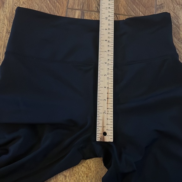 Zyia Active 6-8 Black High Rise Crop Leggings - Picture 5 of 10